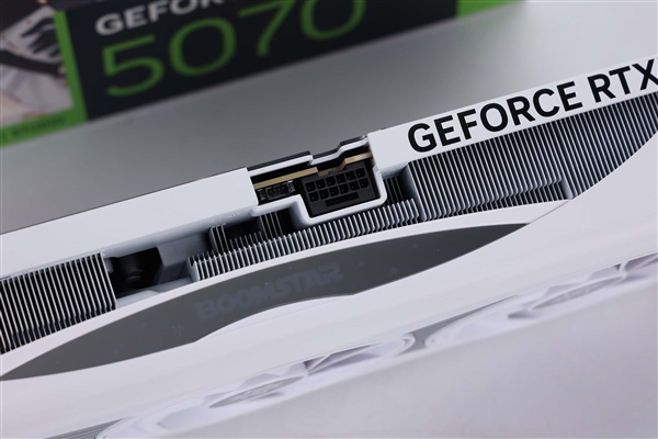 星镜界！ | 影驰GeForce RTX 5070 Ti 星曜LUNA OC显卡评测