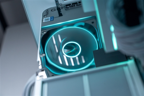 星镜界！ | 影驰GeForce RTX 5070 Ti 星曜LUNA OC显卡评测