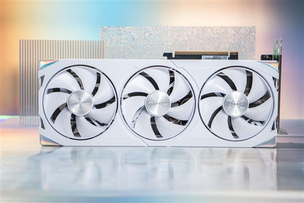 《传送门》RTX版光影重塑 耕升 RTX 5060 Ti 16GB 踏雪X3 OC挑战传送门世界