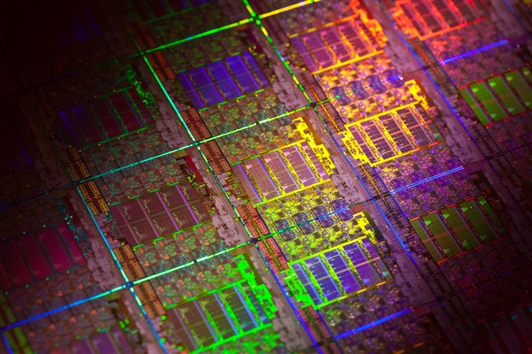 誓要夺回数据中心市场！Intel新一代至强CPU明年推出
