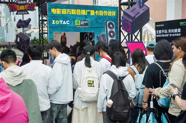 无索不玩 燃动校园：索泰×《新·驯龙高手》云南财经大学校园行圆满落幕