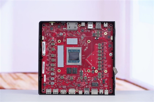 锐龙AI Max+ 395加持！极摩客EVO-X2 2025迷你机图赏
