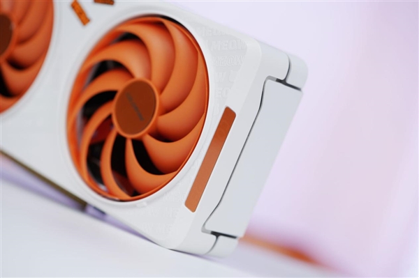 橘白小清新！七彩虹COLORFIRE RTX 5050 MEOW橘影橙DUO OC图赏