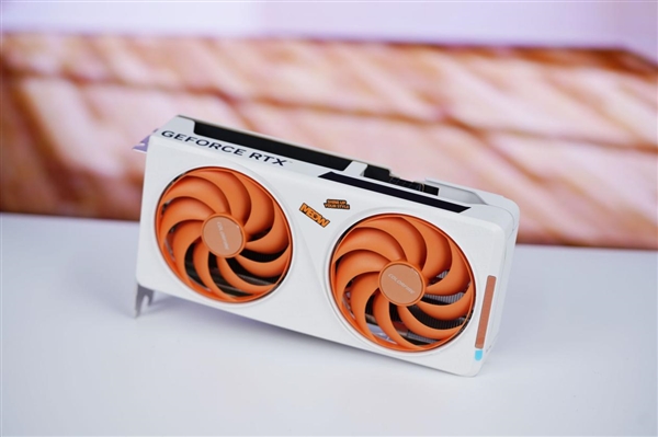 橘白小清新！七彩虹COLORFIRE RTX 5050 MEOW橘影橙DUO OC图赏