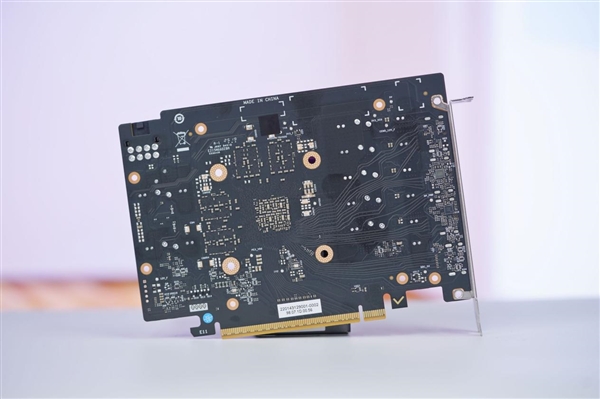 橘白小清新！七彩虹COLORFIRE RTX 5050 MEOW橘影橙DUO OC图赏