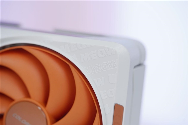 橘白小清新！七彩虹COLORFIRE RTX 5050 MEOW橘影橙DUO OC图赏