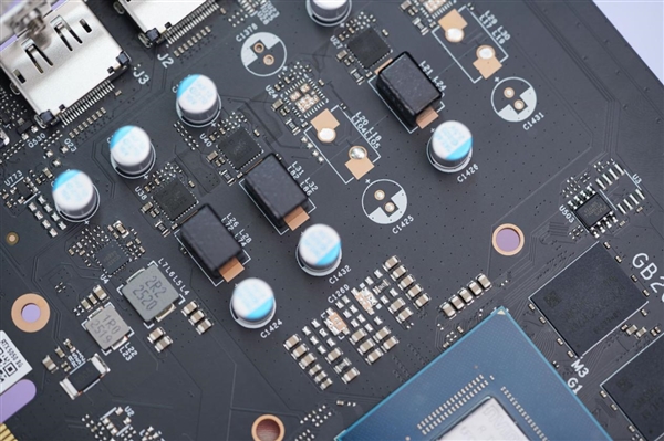 橘白小清新！七彩虹COLORFIRE RTX 5050 MEOW橘影橙DUO OC图赏