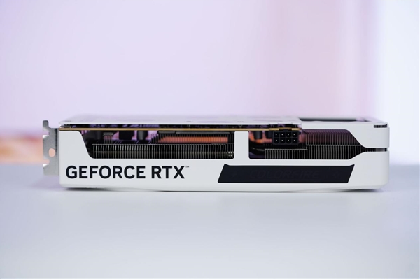 橘白小清新！七彩虹COLORFIRE RTX 5050 MEOW橘影橙DUO OC图赏
