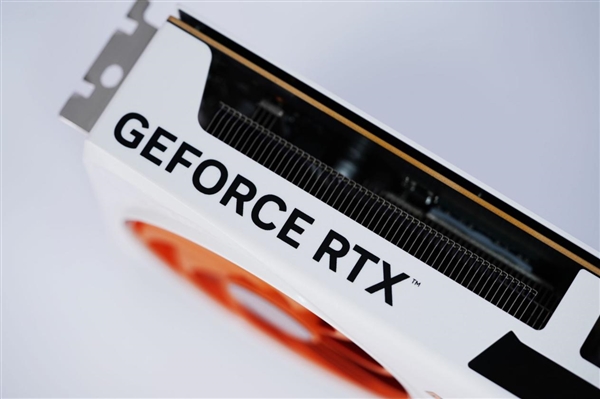 橘白小清新！七彩虹COLORFIRE RTX 5050 MEOW橘影橙DUO OC图赏