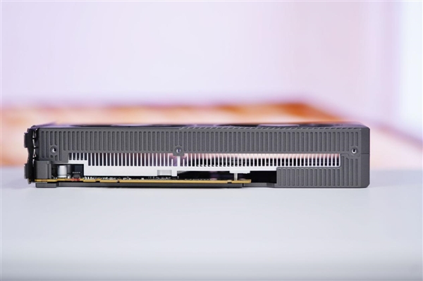 紧凑双槽设计！映众RTX 5050曜夜显卡图赏
