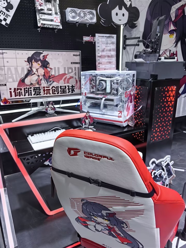 自带双M.2的RTX 5060、神秘背插主板：七彩虹这次BW2025干货太多了！