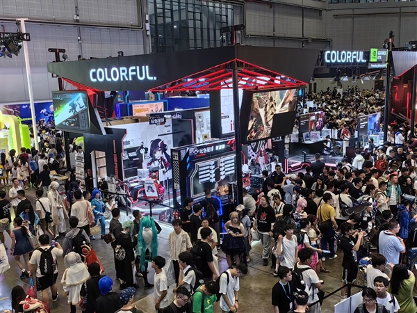 自带双M.2的RTX 5060、神秘背插主板：七彩虹这次BW2025干货太多了！