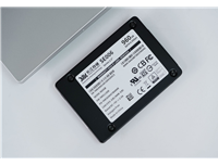 企业级SATA SSD天花板!长江存储SE006 960GB评测:持续3天高负荷测试 全程稳定读写